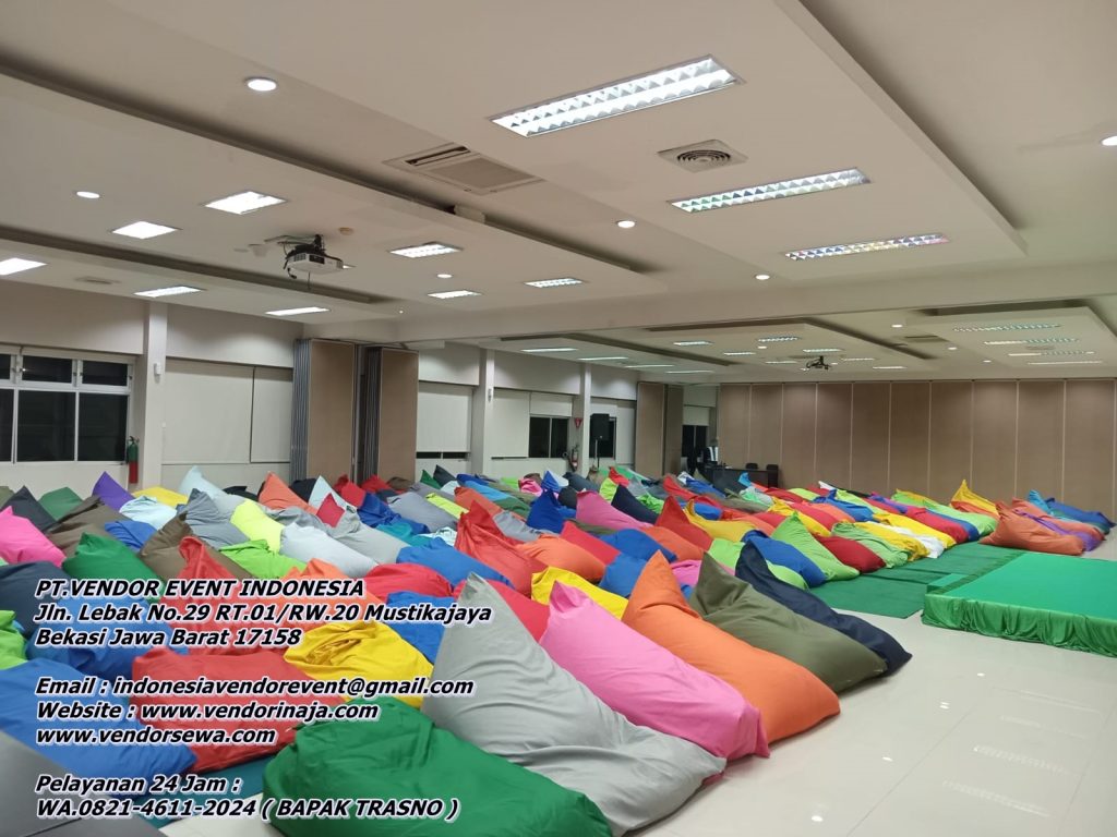 Sewa Kursi Futura Polos Merah Dan Beanbag Warna-warni di Jakarta